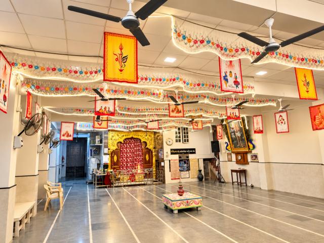 માતાજીના ગર્ભગૃહ સામેનો વાડીનો મુખ્ય હોલ